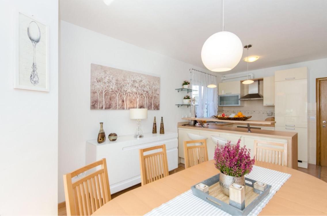 Dalmatian Village Charm - Spacious Villa With Pool Near Trogir Primorski Dolac Buitenkant foto