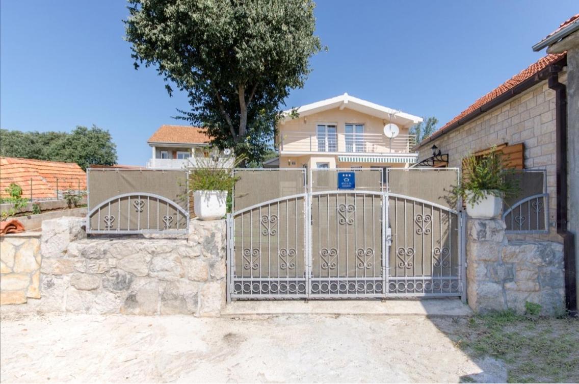 Dalmatian Village Charm - Spacious Villa With Pool Near Trogir Primorski Dolac Buitenkant foto