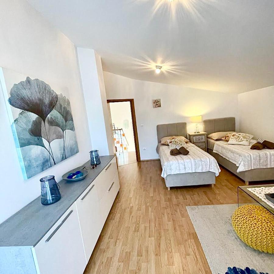 Dalmatian Village Charm - Spacious Villa With Pool Near Trogir Primorski Dolac Buitenkant foto