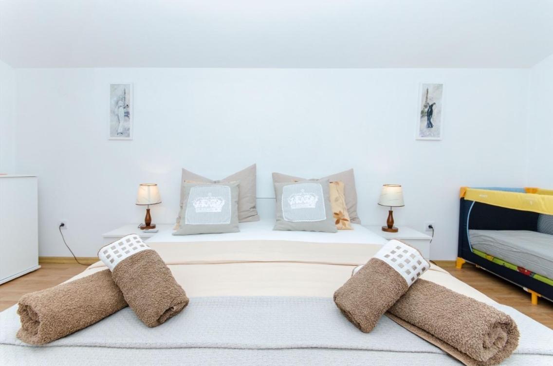 Dalmatian Village Charm - Spacious Villa With Pool Near Trogir Primorski Dolac Buitenkant foto