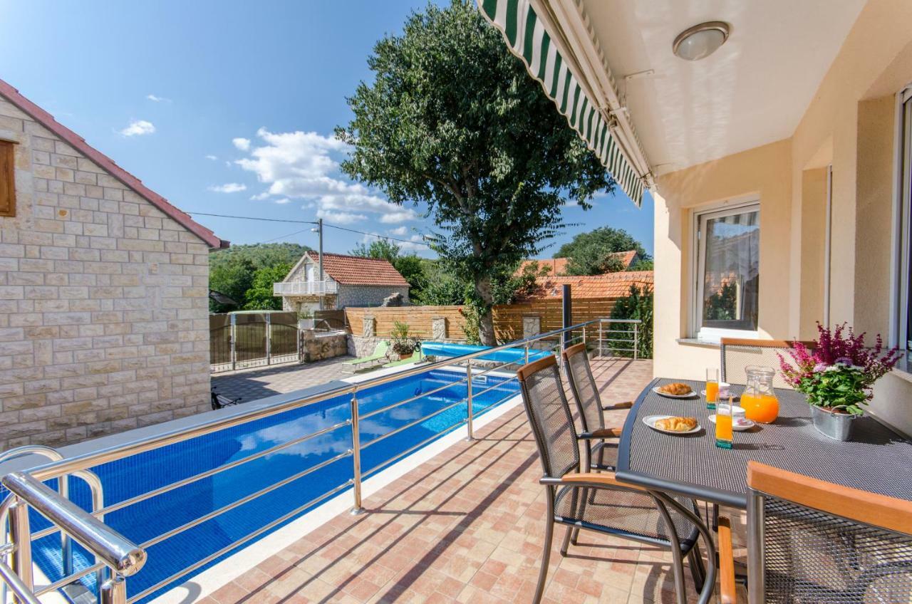 Dalmatian Village Charm - Spacious Villa With Pool Near Trogir Primorski Dolac Buitenkant foto
