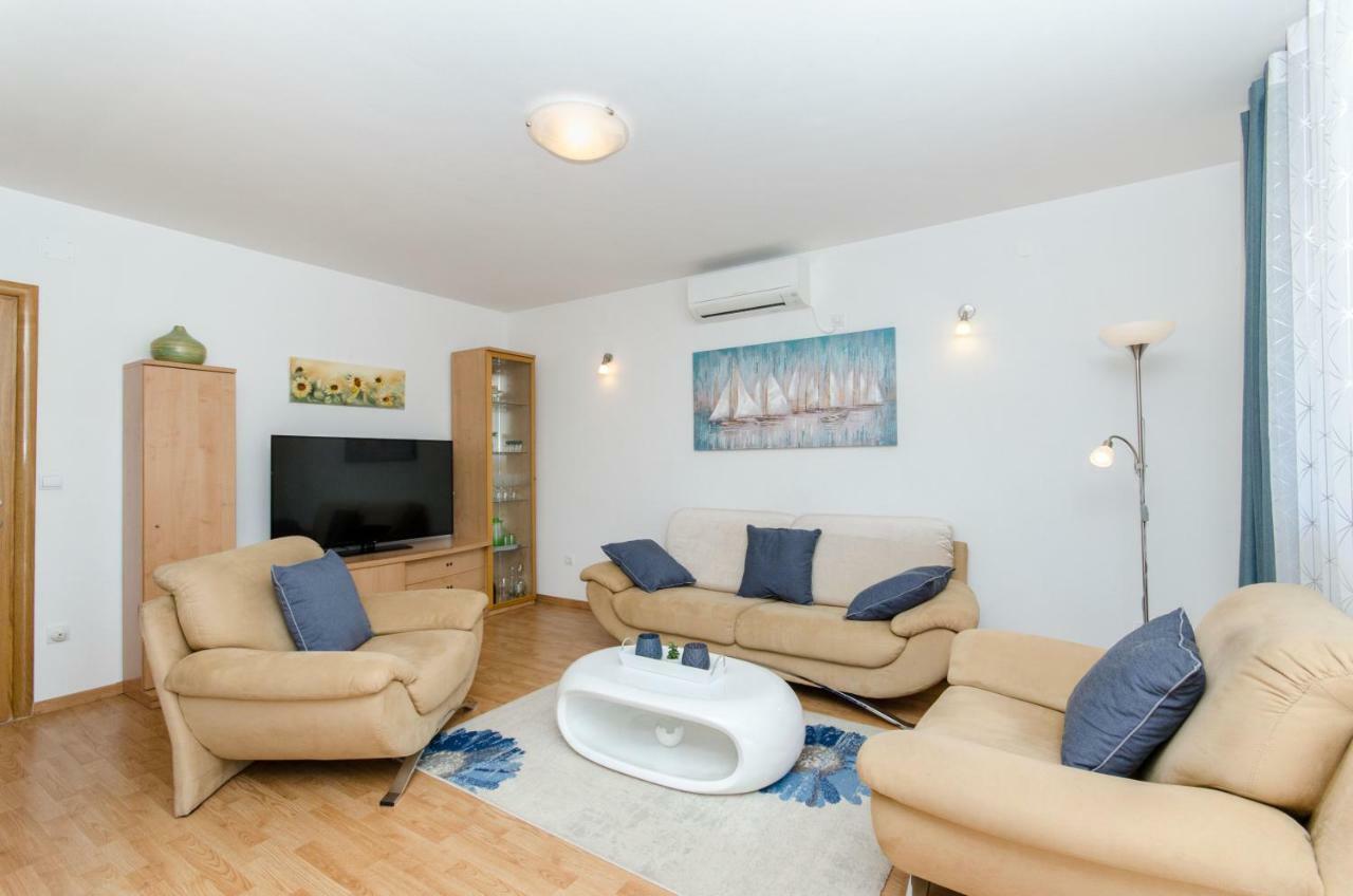Dalmatian Village Charm - Spacious Villa With Pool Near Trogir Primorski Dolac Buitenkant foto